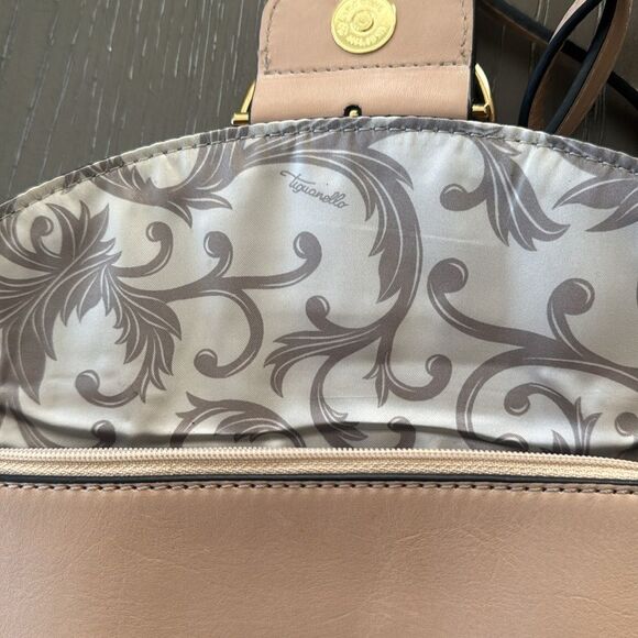 Tignanello Elegant Light Peach Leather Crossbody Bag Gold Tone Ring Accents EUC - Picture 10 of 14